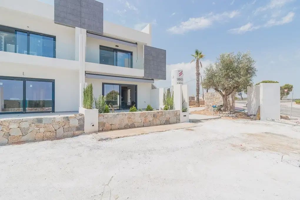 3 bedroom Bungalow for sale in Torrevieja with pool garage - € 350,000 (Ref: 10043418)