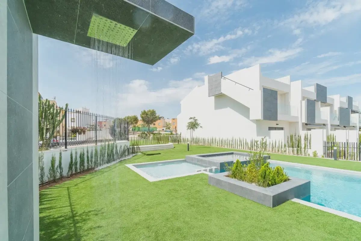 3 bedroom Bungalow for sale in Torrevieja with pool garage - € 350,000 (Ref: 10043418)