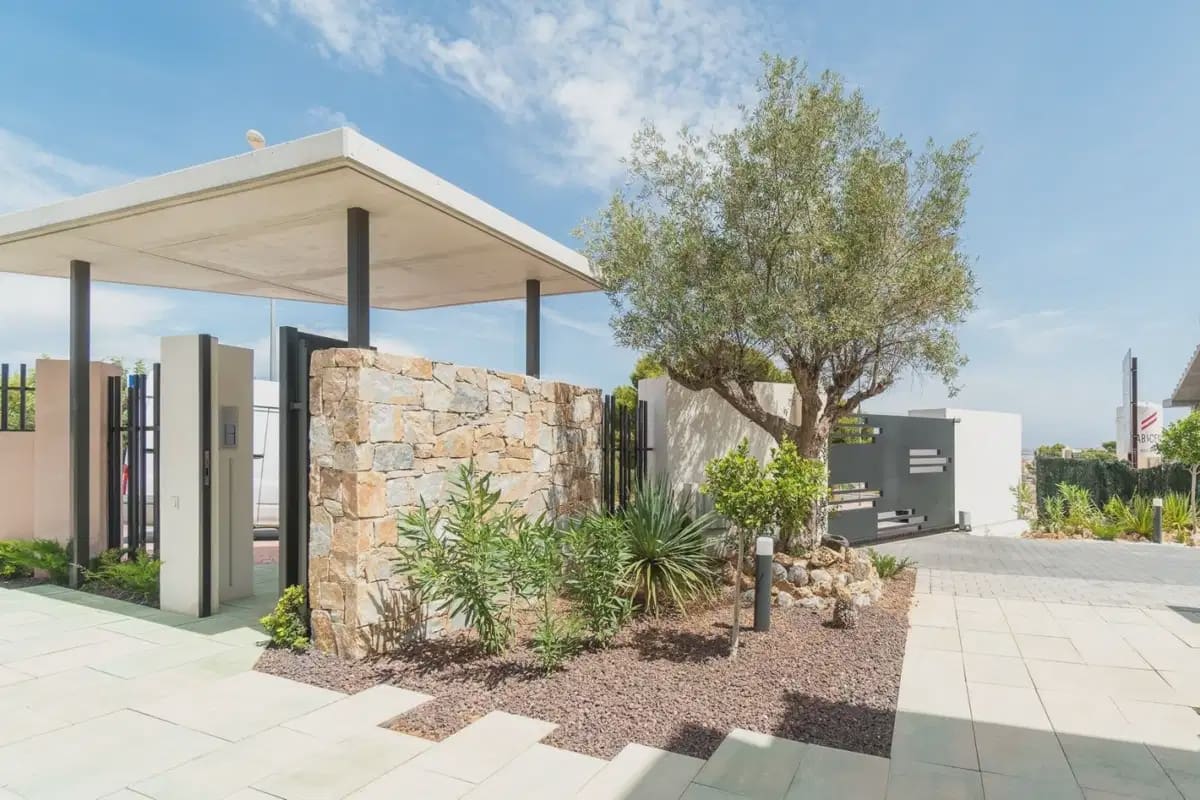 3 bedroom Bungalow for sale in Torrevieja with pool garage - € 350,000 (Ref: 10043418)
