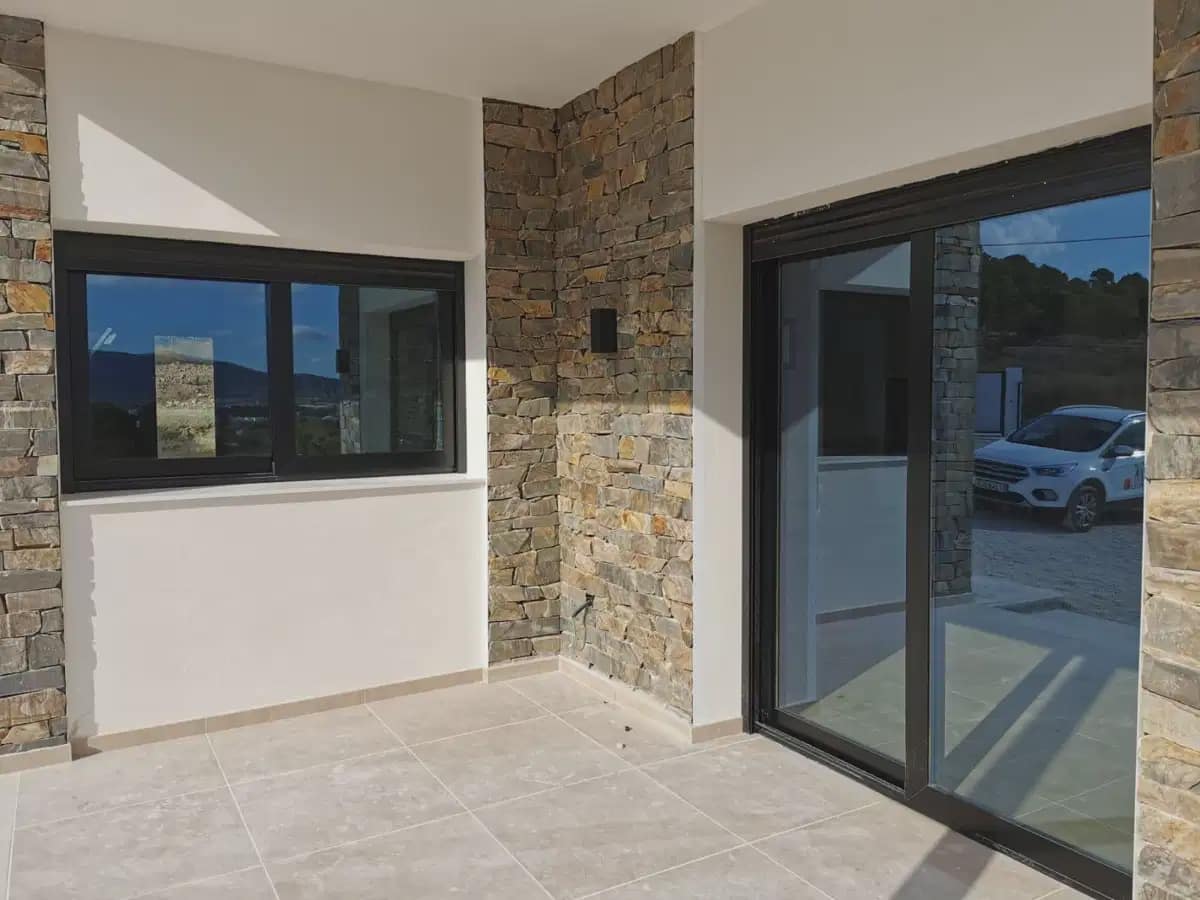 Chalet de 3 habitaciones en Pinoso en venta con piscina - 440.500 € (Ref: 10046688)