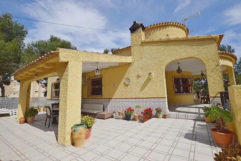 6 bedroom Villa for sale in Orihuela Costa - € 449,900 (Ref: 10046691)