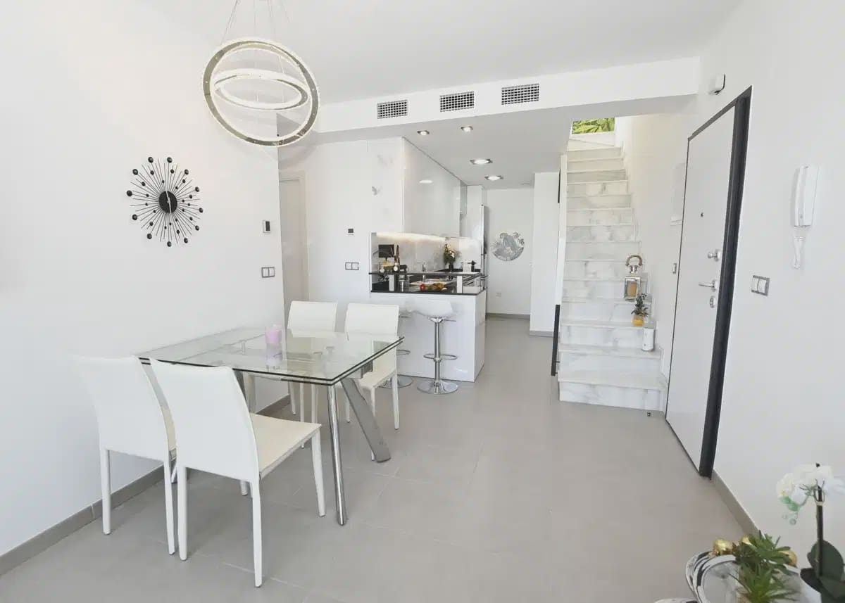2 makuuhuone Kattohuoneisto myytävänä paikassa Arenales del Sol mukana uima-altaan 
autotalli - 449 000 € (Ref: 10046692)