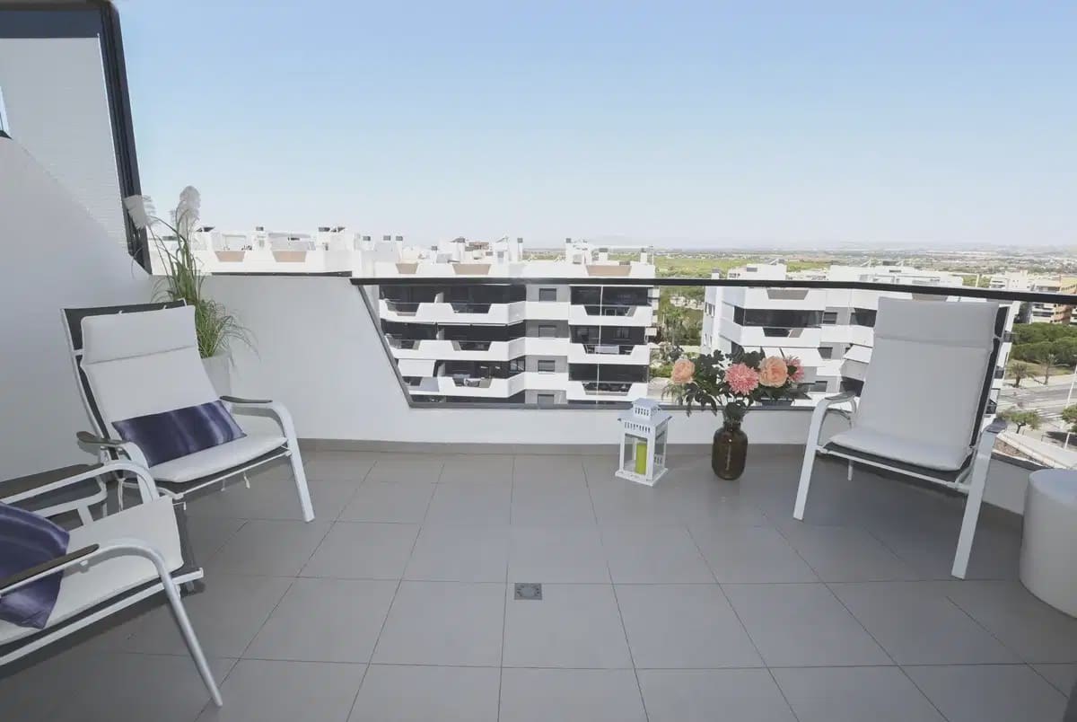 2 makuuhuone Kattohuoneisto myytävänä paikassa Arenales del Sol mukana uima-altaan 
autotalli - 449 000 € (Ref: 10046692)