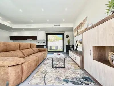2 bedroom Villa for sale in Villamartin with garage - € 425,000 (Ref: 10046734)