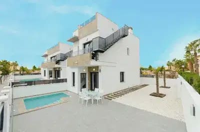 3 bedroom Villa for sale in Torrevieja - € 424,000 (Ref: 10046737)