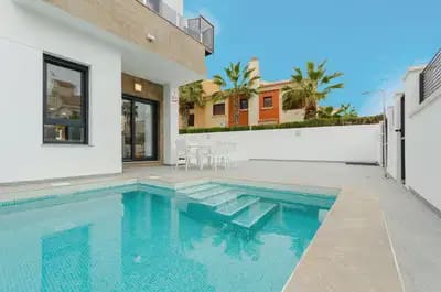 3 bedroom Villa for sale in Torrevieja - € 424,000 (Ref: 10046737)