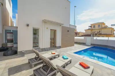 3 soveværelse Villa til salg i Pilar de la Horadada med garage - € 424.950 (Ref: 10046742)