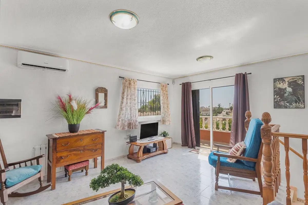 4 quarto Moradia para venda em Torrevieja com piscina garagem - 499 000 € (Ref: 10049675)