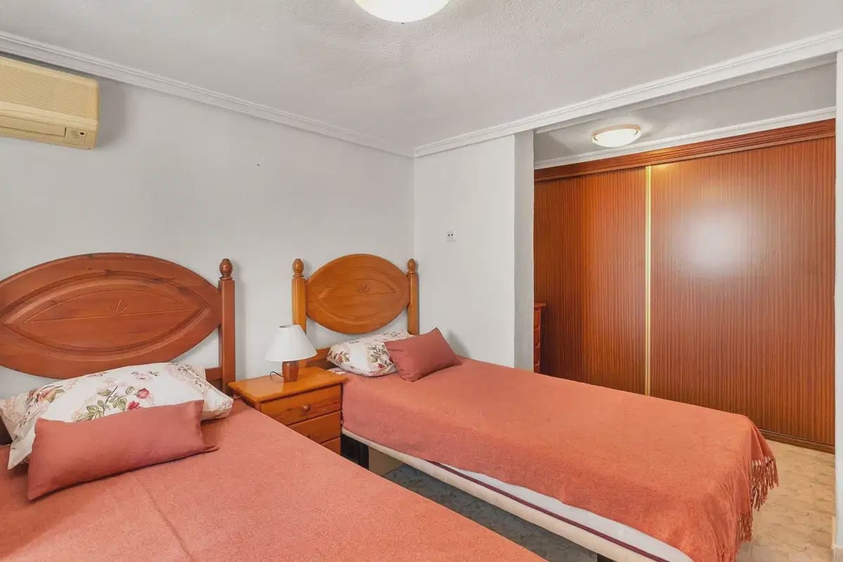 4 quarto Moradia para venda em Torrevieja com piscina garagem - 499 000 € (Ref: 10049675)