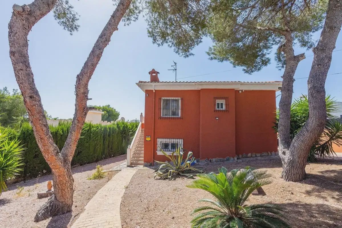 4 quarto Moradia para venda em Torrevieja com piscina garagem - 499 000 € (Ref: 10049675)