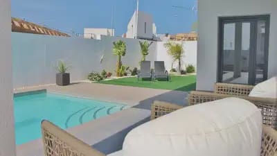 3 bedroom Villa for sale in Rojales with garage - € 504,000 (Ref: 10049704)