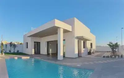 3 bedroom Villa for sale in Rojales with garage - € 504,000 (Ref: 10049704)