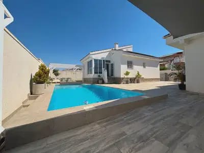 4 makuuhuone Huvila myytävänä paikassa Lo Pepin - 470 000 € (Ref: 10049721)