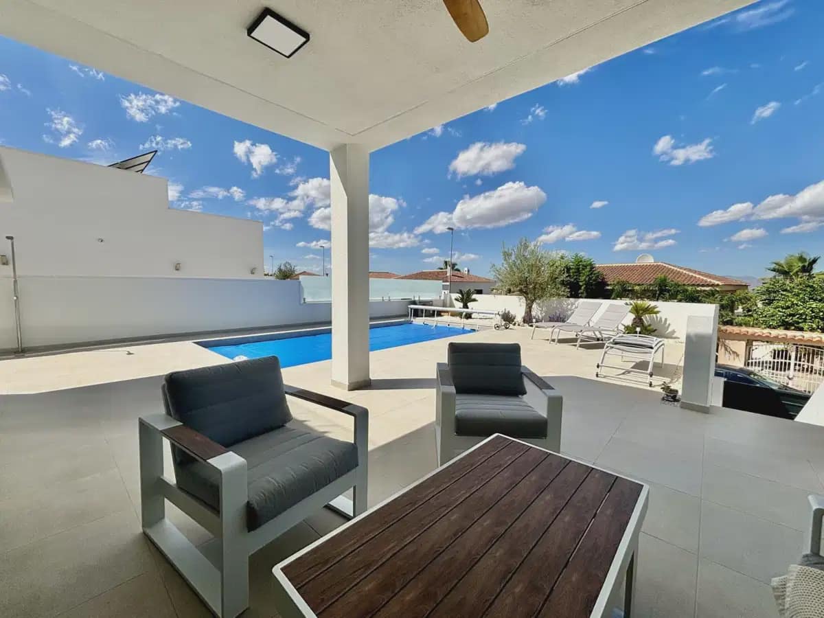 3 bedroom Villa for sale in Rojales with pool - € 483,000 (Ref: 10049754)