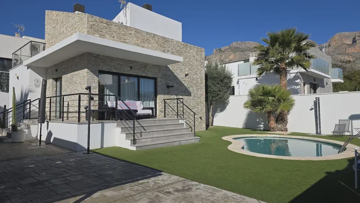 3 Zimmer Villa zu verkaufen in Polop mit Pool - 495.000 € (Ref: 10049773)