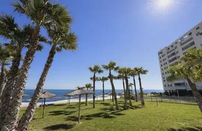 2 soveværelse Strandlejlighed til salg i Punta Prima med swimmingpool - € 489.000 (Ref: 10049786)