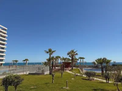2 soveværelse Strandlejlighed til salg i Punta Prima med swimmingpool - € 489.000 (Ref: 10049786)