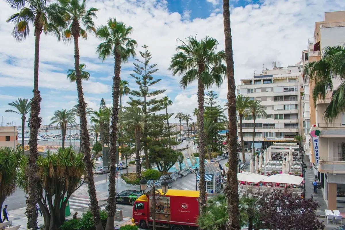 2 makuuhuone Ranta-asunto myytävänä paikassa Torrevieja - 480 000 € (Ref: 10049789)
