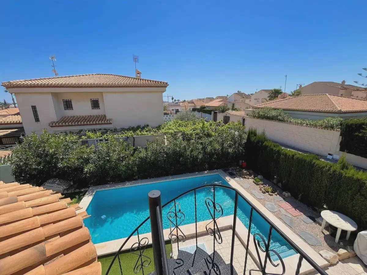 3 sypialnia Willa na sprzedaż w Playa Flamenca z basenem - 555 000 € (Ref: 10050550)