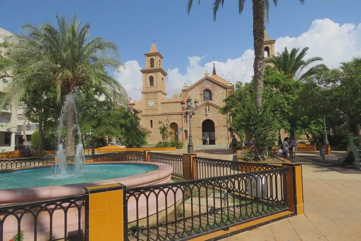 3 quarto Moradia Geminada para venda em Torrevieja com piscina garagem - 539 000 € (Ref: 10050633)