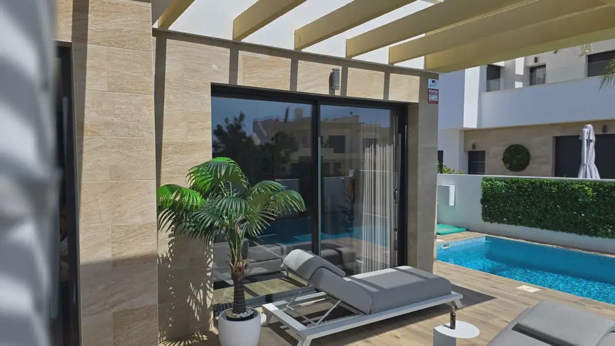 3 bedroom Villa for sale in Los Montesinos with pool - € 520,000 (Ref: 10050638)