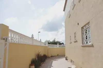 6 bedroom Villa for sale in La Siesta with pool - € 539,000 (Ref: 10050659)