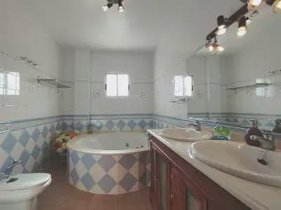 6 bedroom Villa for sale in La Siesta with pool - € 539,000 (Ref: 10050659)