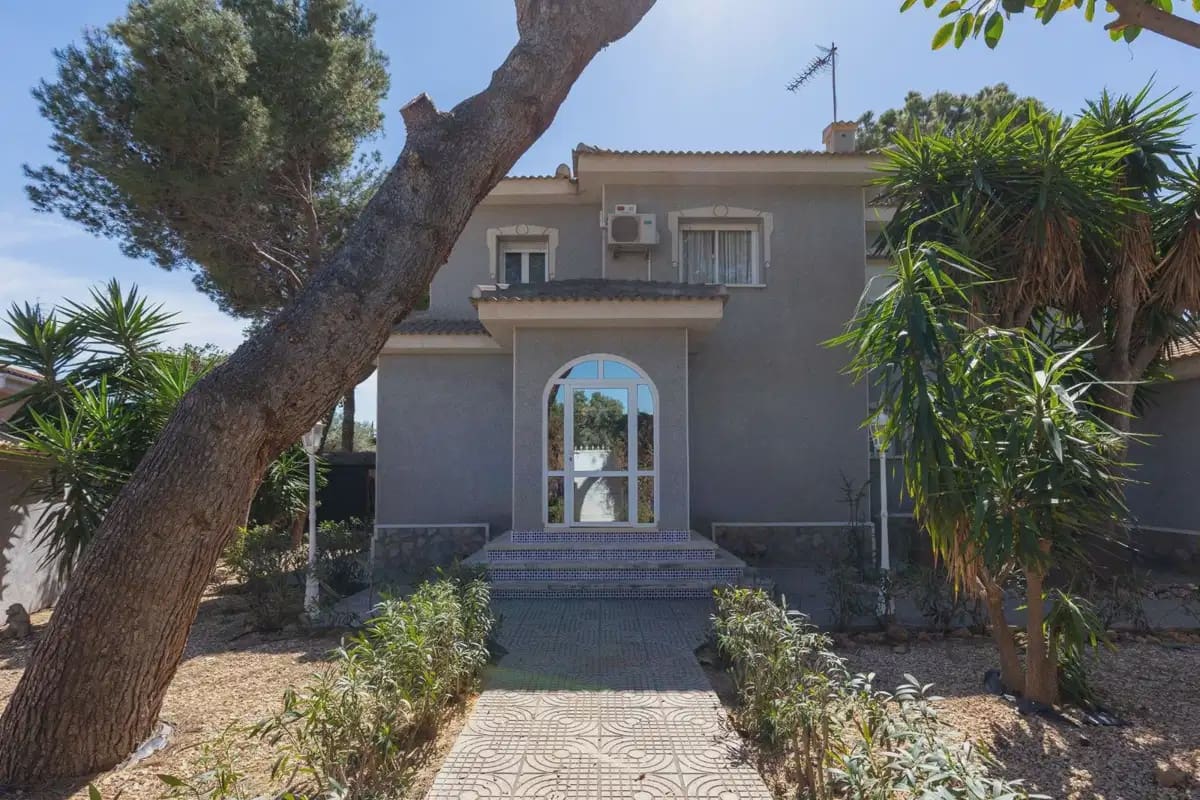 5 bedroom Villa for sale in Rojales - € 599,000 (Ref: 10050662)