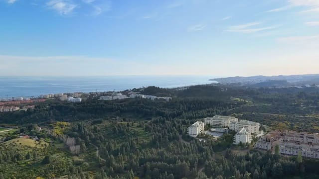 Apartamento de 2 habitaciones en El Faro de Calaburra - Chaparral, Mijas en venta con piscina garaje - 413.000 € (Ref: 10057223)