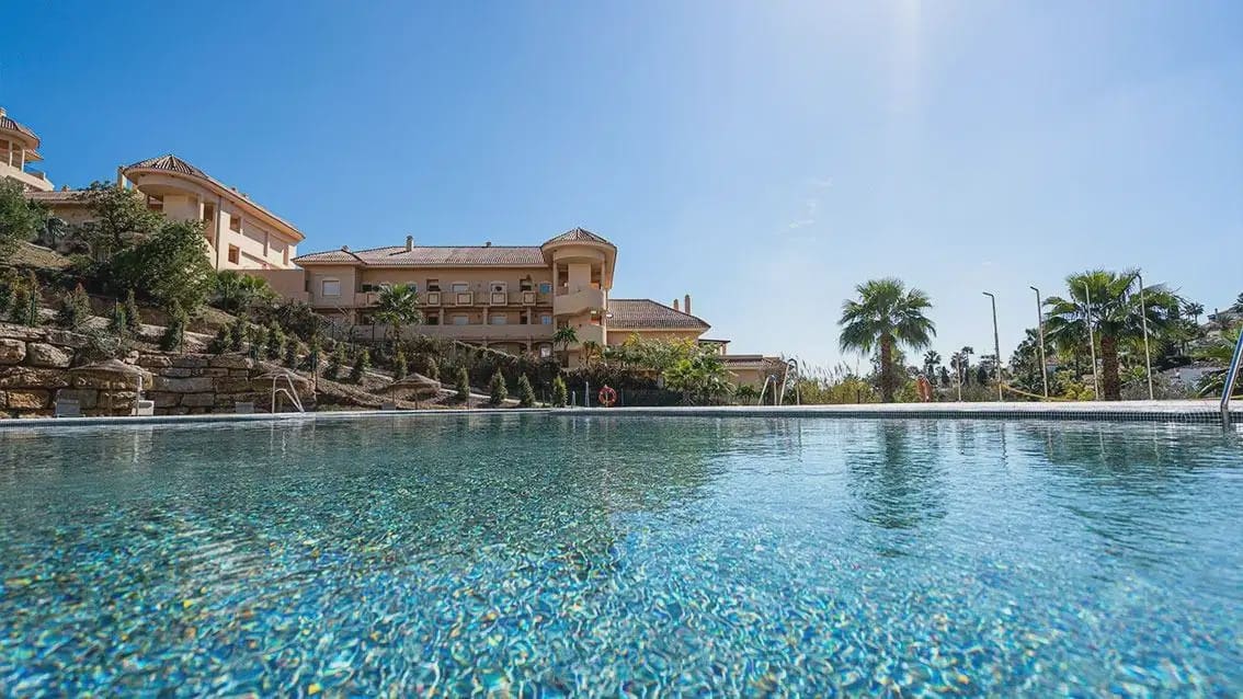 Apartamento de 2 habitaciones en Marbella en venta con piscina garaje - 497.500 € (Ref: 10062422)