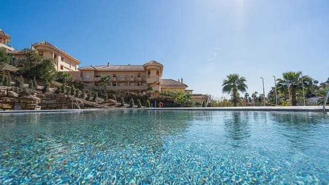 Apartamento de 2 habitaciones en Los Naranjos, Marbella en venta con piscina garaje - 497.500 € (Ref: 10062422)