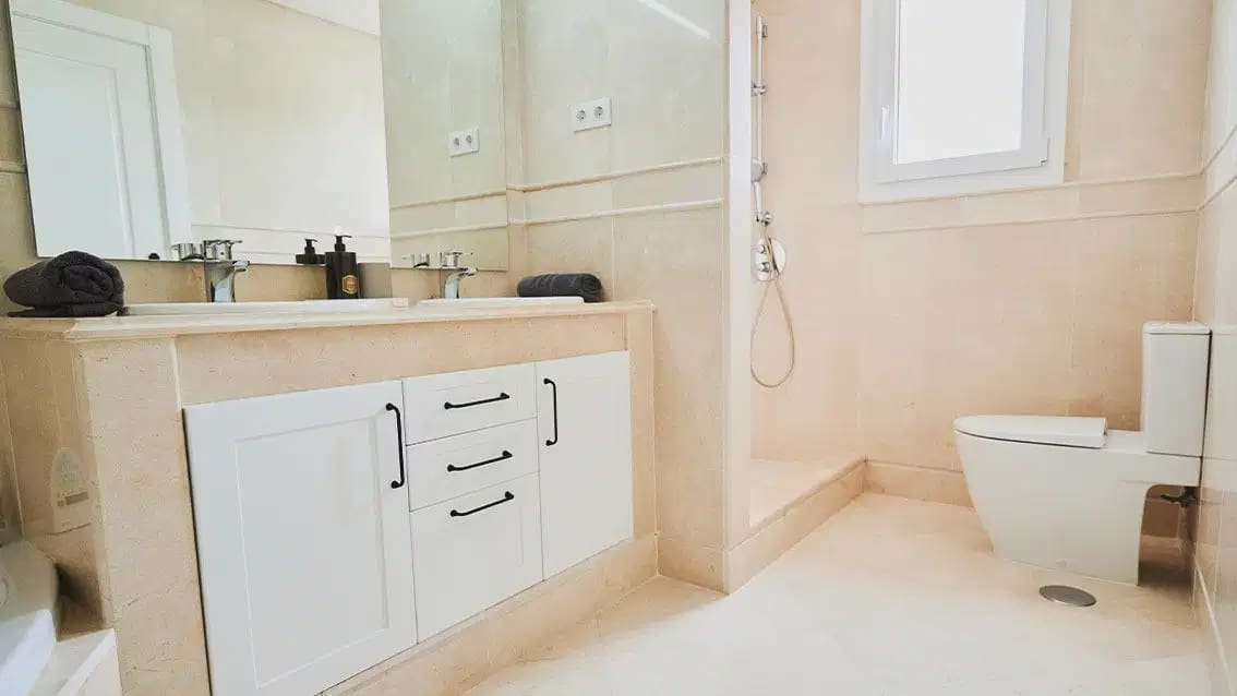 Apartamento de 2 habitaciones en Marbella en venta con piscina garaje - 497.500 € (Ref: 10062422)