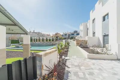 Leilighet til salgs i Los Balcones med svømmebasseng garasje - € 330 000 (Ref: 10064965)