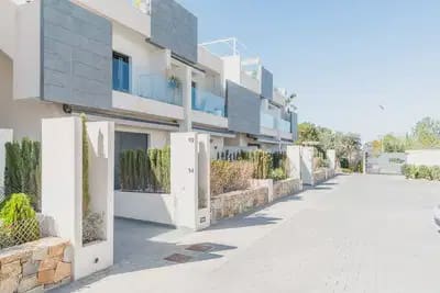 Leilighet til salgs i Los Balcones med svømmebasseng garasje - € 330 000 (Ref: 10064965)