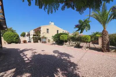 4 bedroom Villa for sale in Albatera with garage - € 320,000 (Ref: 10064994)