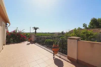 4 bedroom Villa for sale in Albatera with garage - € 320,000 (Ref: 10064994)