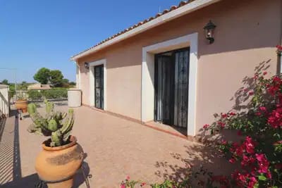 4 bedroom Villa for sale in Albatera with garage - € 320,000 (Ref: 10064994)