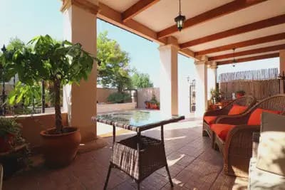 4 bedroom Villa for sale in Albatera with garage - € 320,000 (Ref: 10064994)