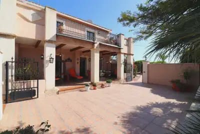 4 bedroom Villa for sale in Albatera with garage - € 320,000 (Ref: 10064994)