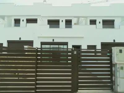 Omakotitalo myytävänä paikassa Pilar de la Horadada mukana uima-altaan - 354 900 € (Ref: 10072901)