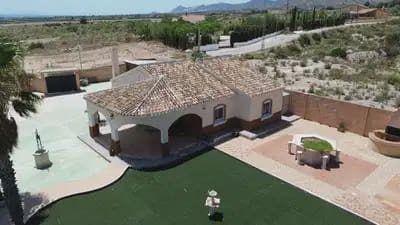 3 soveværelse Finca/Landehus til salg i Albatera med swimmingpool garage - € 349.000 (Ref: 10072927)