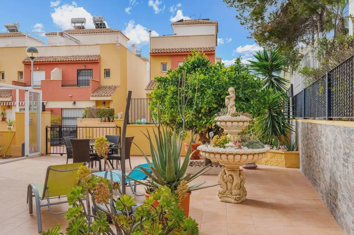 3 quarto Casa em Banda para venda em Villamartin com piscina - 345 000 € (Ref: 10072930)