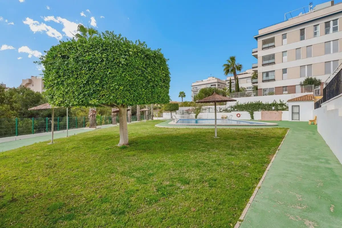 3 quarto Casa em Banda para venda em Villamartin com piscina - 345 000 € (Ref: 10072930)
