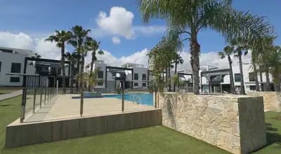 2 slaapkamer Huis te koop in La Zenia met zwembad - € 339.000 (Ref: 10072938)