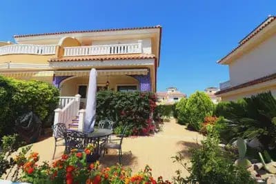 Casa de 2 habitaciones en Doña Pepa, Rojales en venta con piscina garaje - 335.000 € (Ref: 10072941)
