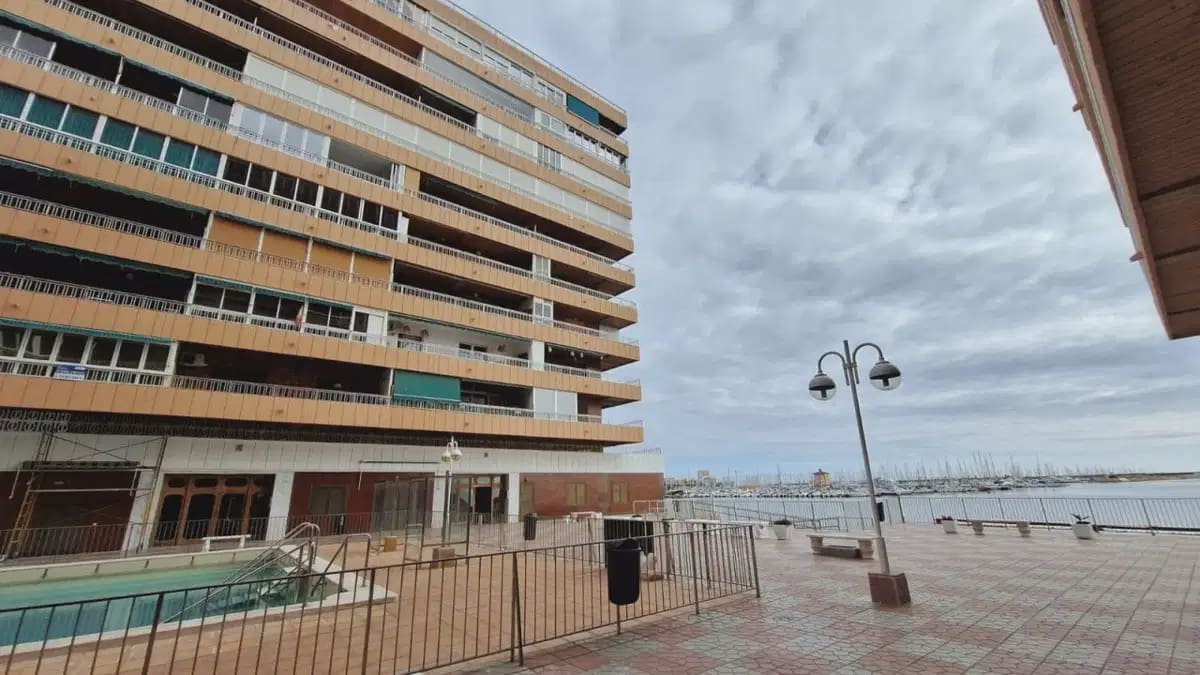 3 quarto Apartamento de Praia para venda em Torrevieja com piscina garagem - 250 000 € (Ref: 10072949)