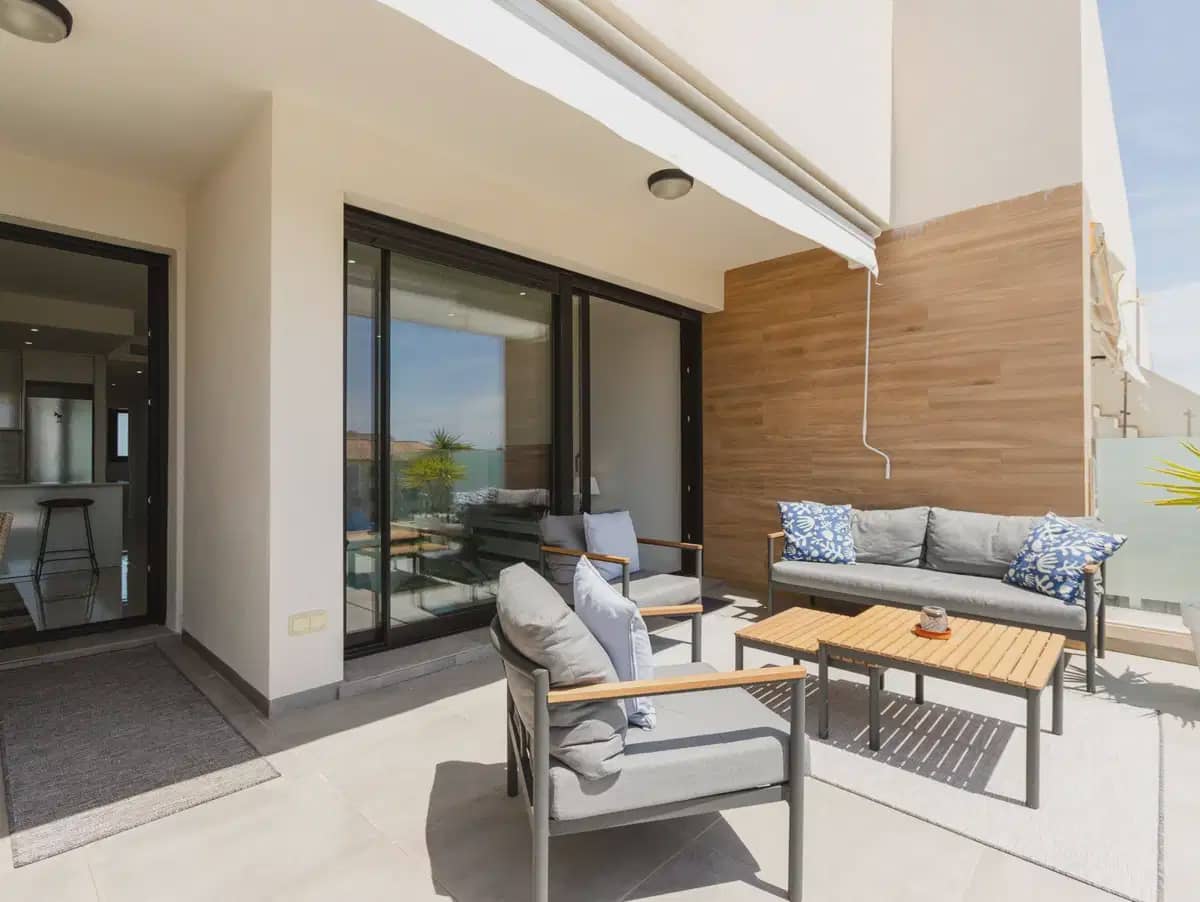 2 makuuhuone Kattohuoneisto myytävänä paikassa Villamartin mukana uima-altaan 
autotalli - 375 000 € (Ref: 10080394)