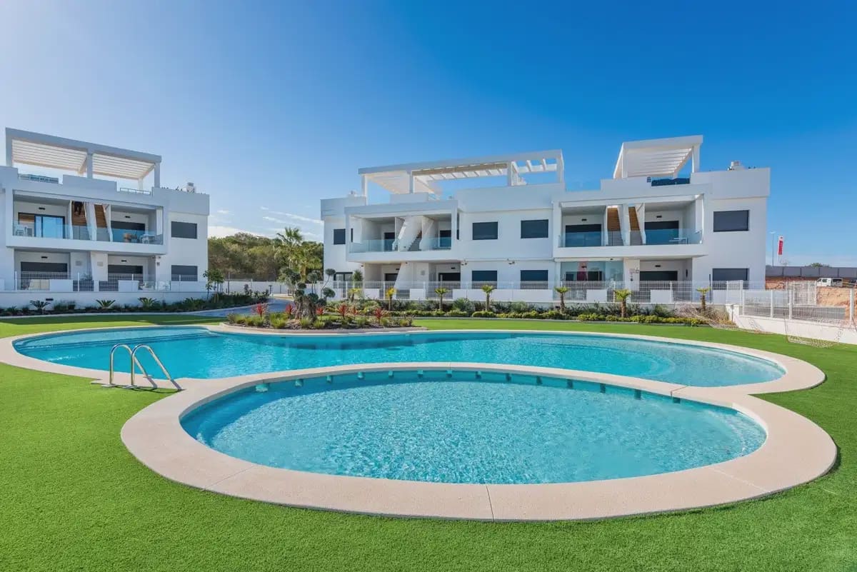 2 slaapkamer Penthouse te koop in Los Balcones met zwembad - € 369.000 (Ref: 10080396)