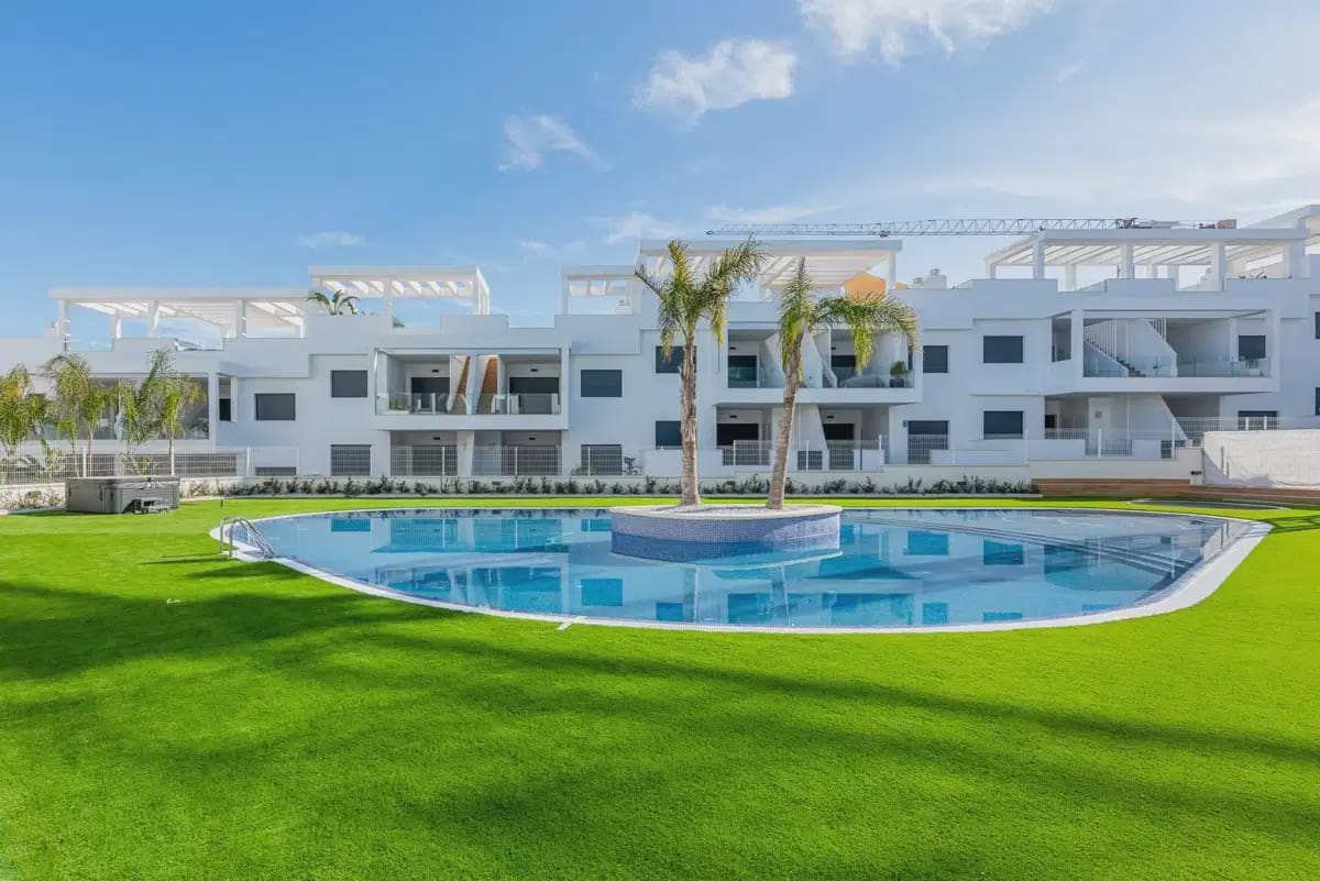 2 slaapkamer Penthouse te koop in Los Balcones met zwembad - € 369.000 (Ref: 10080396)