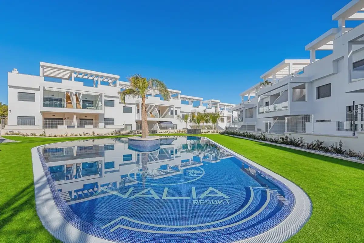 2 slaapkamer Penthouse te koop in Los Balcones met zwembad - € 369.000 (Ref: 10080396)